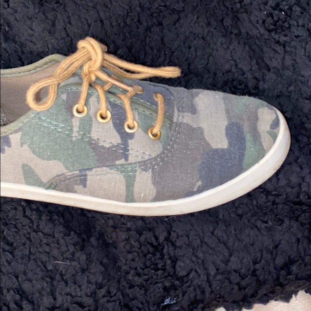 Shoes - Picture 2 of 3